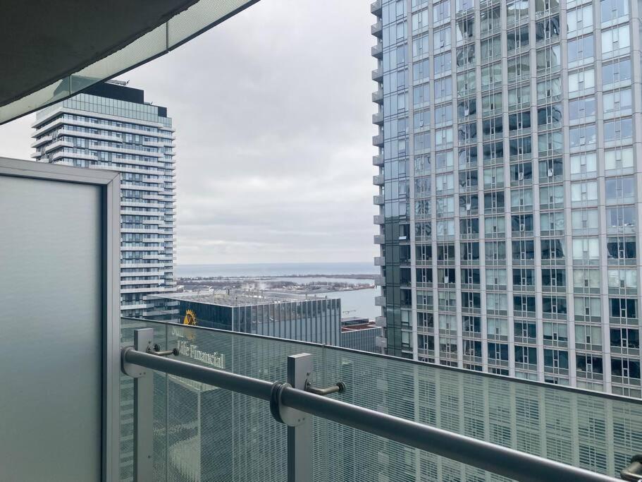 Cozy 2 Bedroom Free Parking Downtown Toronto 1Min Scotiabank Arena Tff Cn Tower Rogers Centre Union Station Εξωτερικό φωτογραφία